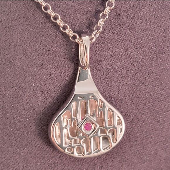 New ELLE Sterling Silver Contemporary Kidney Drop Pendant Necklace - Picture 6 of 8